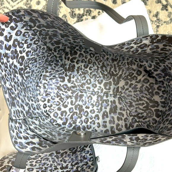 Tommy Bahama large tote with matching zipper pouch!  Excellent condition! - Picture 4 of 11